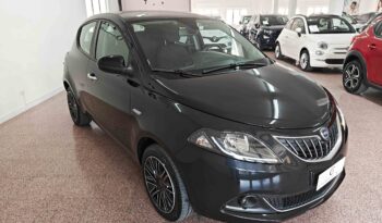 Lancia Ypsilon 1.0 Hybrid Gold pieno