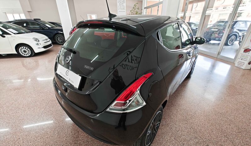 Lancia Ypsilon 1.0 Hybrid Gold pieno